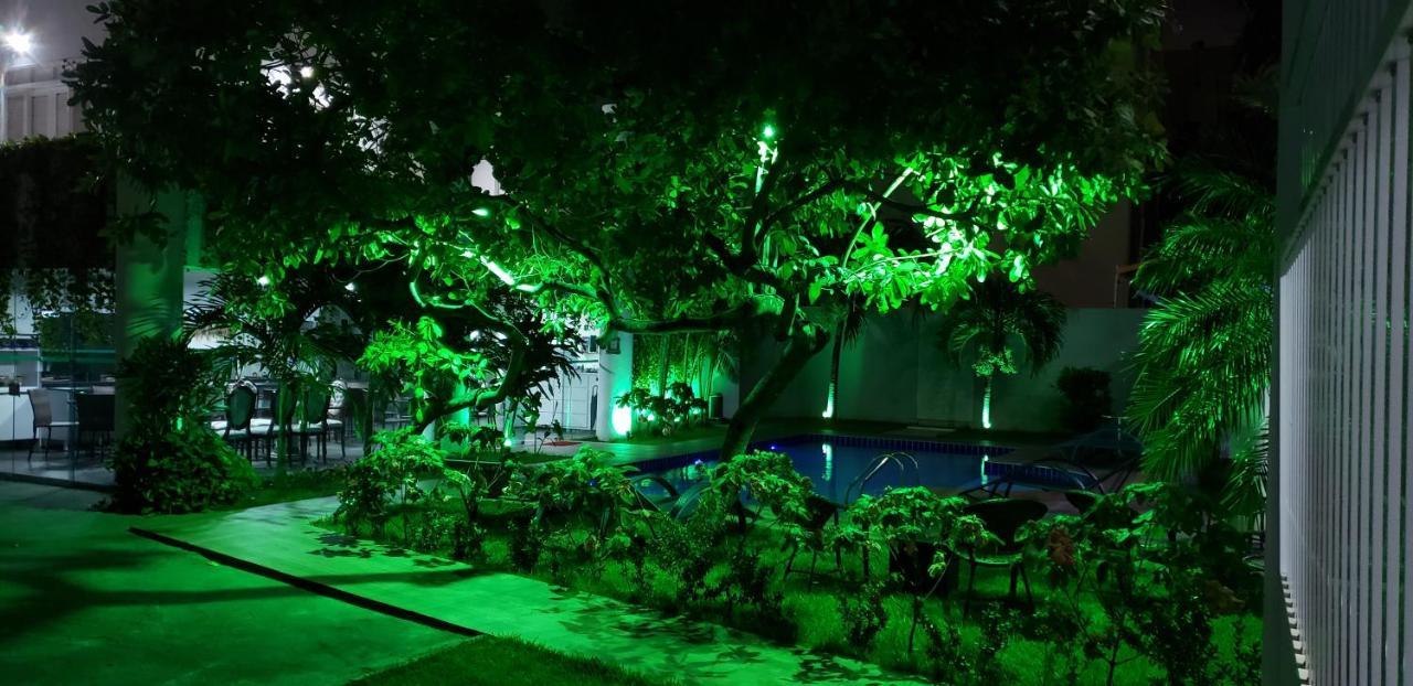 Live In Hotel 3*